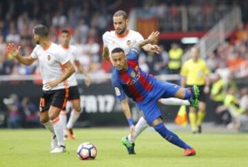 Neymar y Mario Suárez.