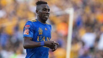 Julián Quiñones jugando con Tigres en el Apertura 2019.