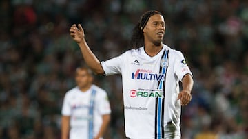 Ronaldinho es toda una leyenda del futbol. Antes de Messi jugó el brasileño junto a Rafa Márquez en el Barcelona. En México estuvo con Querétaro donde llegó a la Final.