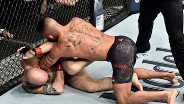 Josh Emmett sufrió una fractura en el combate ante Stephens