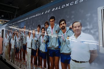 Homenaje de Renfe y la FEB a la selección española de baloncesto, medalla de plata en Los Ángeles 84.