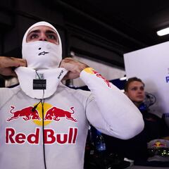 Sainz sobre Alonso: “Otro motor más, ¿qué se le va a hacer?”