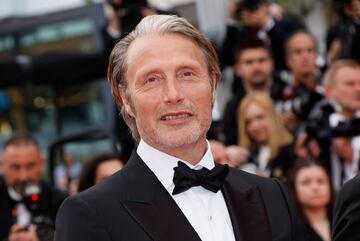 Mads Mikkelsen durante la alfombra roja del Festival de Cannes 2023.