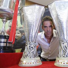 Fernando Navarro vuelve al Sevilla para trabajar con Monchi