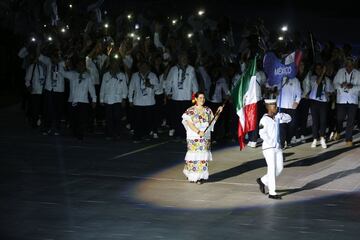 La delegación mexicana hace su aparición durante la ceremonia de apertura de los XXIII Juegos Centroamericanos y del Caribe, una de las más numerosas.