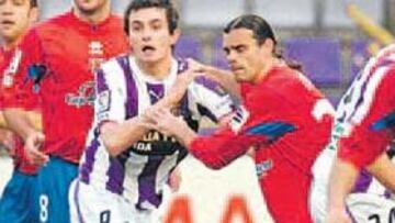 <b>EFECTIVIDAD.</b> Llorente, en el centro, apuntilló al Numancia, que puso en apuros al Valladolid.