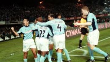 FIESTA HISTÓRICA (2000). Gustavo López, Makelele, Juanfran, Cáceres y Sergio celebran uno de los dos goles de McCarthy a la Juve.
