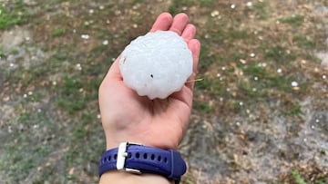 Huge hail stones in Spain