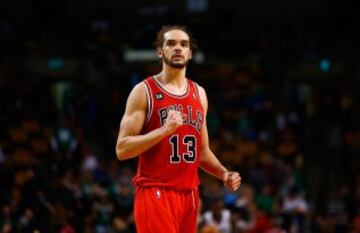 13 puntos, 13 asistencias y 8 rebotes de Joakim Noah. Números que podrían firmar muchos bases, pero que el pívot francés es capaz de hacer cada noche.