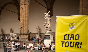 La Loggia della Signoria decorada. La Loggia dei Lanzi es un monumento histórico de Florencia, que se encuentra en la plaza de la Señoría.