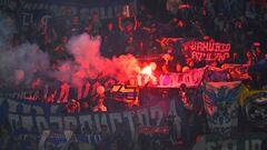 Hinchada de Millonarios durante un partido de Copa Libertadores.