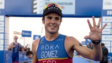 Javier Gomez Noya celebra su quinto mundial de triatlón tras la prueba de Chicago.