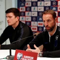 Sterling y Maguire ponen en jaque a Inglaterra