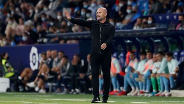 Paco López: "Quien aprovechara el error se iba a llevar el partido"