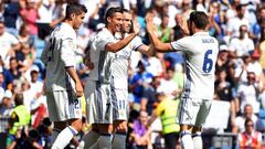 Real Madrid's Portuguese forward Cristiano Ronaldo (C) celebrates with teammates after scoring during the Spanish league football match Real Madrid CF vs CA Osasuna at the Santiago Bernabeu stadium in Madrid on September 10, 2016. / AFP PHOTO / GERARD JULIEN