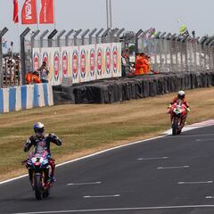 Triplete de Razgatlioglu en Donington