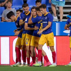 El Andorra lo goza en el alambre