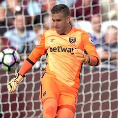 El Betis contacta con Adrián por si logra ir a Europa