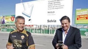 El presidente Jos&eacute; Sepulcre y el entrenador Fran Escrib&aacute; hablando despu&eacute;s del entrenamiento.