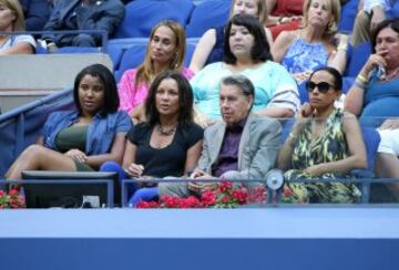 La actriz Vanessa Williams con su hija Sasha Fox (left), junto a Manolo Santana y su mujer Claudia Rodríguez.