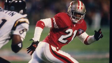 Deion Sanders firm&oacute; con los San Francisco 49ers en septiembre de 1994.