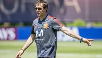 Lopetegui, dirigiendo a la selección española.