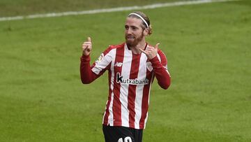 BILBAO, SPAIN - JANUARY 03: Iker Muniain of Athletic Bilbao celebrates after scoring their sides first goal during the La Liga Santander match between Athletic Club and Elche CF at Estadio de San Mames on January 03, 2021 in Bilbao, Spain. Sporting stadiu