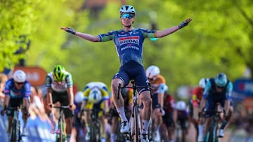 Soudal Quick-Step's Belgian rider Tim Merlier celebrates crossing the finish line to win the 'Ronde Van Limburg' one day cycling race, from Hasselt to Tongeren-Borgloon (178,4 km) on April 15, 2026. (Photo by DAVID PINTENS / Belga / AFP) / Belgium OUT