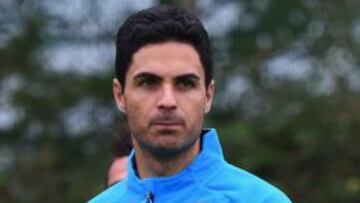 Mikel Arteta en un entrenamiento con el Arsenal