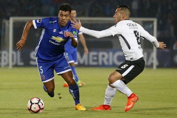 Finalizó su vínculo con la U. Los azules lo quieren, pero una millonaria oferta desde México pondría fin a su paso en Chile