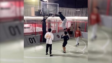 El increíble suelo de esta cancha de baloncesto, viral en redes