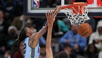 During the Grizzlies’ 106-98 win over the Spurs, 5′9″ Ja Morant dunked on 7′4″ Victor Wembanyama. Wemby says he’s hard to catch because he’s small and fast.