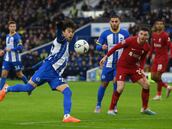 El gol que causa locura en Inglaterra: ¡una joya japonesa humilló al Liverpool!