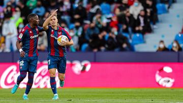 Dani Gomez of Levante UD celebrates a goal with teammates during the Santander League match between Levante UD and Real Betis Balonpie at the Ciutat de Valencia Stadium on February 13, 2022, in Valencia, Spain.
AFP7
13/02/2022 ONLY FOR USE IN SPAIN