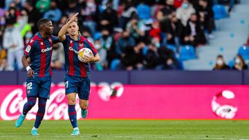 Dani Gomez of Levante UD celebrates a goal with teammates during the Santander League match between Levante UD and Real Betis Balonpie at the Ciutat de Valencia Stadium on February 13, 2022, in Valencia, Spain.
 AFP7 
 13/02/2022 ONLY FOR USE IN SPAIN