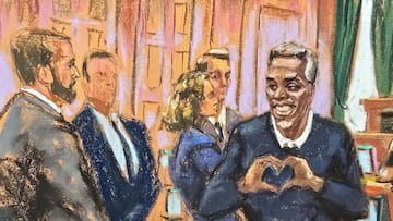Boceto de Sean "Diddy" Combs haciendo un gesto de corazón con las manos al entrar en la sala de audiencias para su juicio en la ciudad de Nueva York, EE. UU..