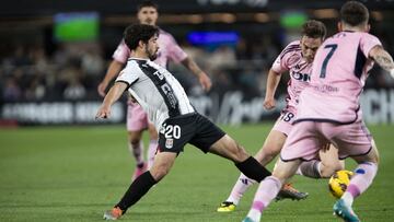 No hay nada como cortar una racha de tres partidos seguidos sin ganar y encima salir del descenso. Que se lo digan a Jairo, que además estrenó su cuenta goleadora anotando el segundo gol del Cartagena, ante el Oviedo. El centrocampista ganó la espalda a la defensa antes de marcar.