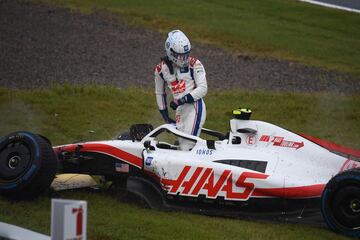 El piloto alemán de Haas terminó la Práctica estrellando el monoplaza contra la barrera. Tras conducir al pit lane terminó por derrapar y se estrelló contra la barrera de protección.