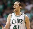 Y al séptimo partido apareció Olynyk: 26 puntos a los Wizards