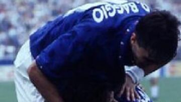 <b>MÍTICO.</b> El legendario Roberto Baggio, quiere seguir dando guerra en el "Calcio" y ha renovado por su actual equipo, con el que espera batir un record.