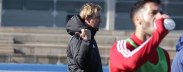 Guti, vuelo exprés para acordar con el jeque los refuerzos invernales del Almería