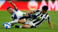 Velez Sarsfield's Lucas Janson (L) and Talleres de Cordoba's Colombian Diego Valoyes vie for the ball during their Copa Libertadores football tournament quarterfinals all-Argentine second leg match at the Mario Kempes stadium in Cordoba, Argentina, on August 10, 2022. (Photo by Diego Lima / AFP)