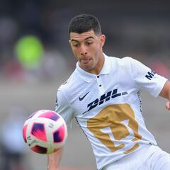 Erik Lira, tras victoria de Pumas, le dio un 'zape' a un policía