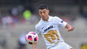 Erik Lira, tras victoria de Pumas, le dio un 'zape' a un policía
