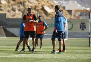 PEP LUIS MARTÍ exfutbolista y actualmente entrenador desde finales de 2015, fecha en la que empieza como entrenador de uno de sus ex-equipos el Tenerife al que logró sacar de los puestos de descensos, lo que le valió para renovar una temporada más con el Tenerife