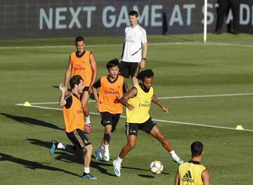 Multitudinario entrenamiento del Real Madrid a puerta abierta