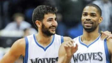 Ricky Rubio y Gary Neal, dos de las razones por las que los Wolves doblegaron a los Blazers.