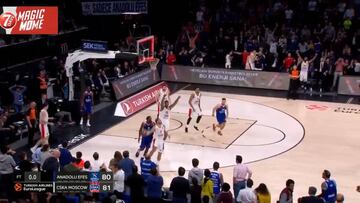 Escorado, de media cuchara y a 25 metros: puede ser la canasta del año... ¡y no valió!