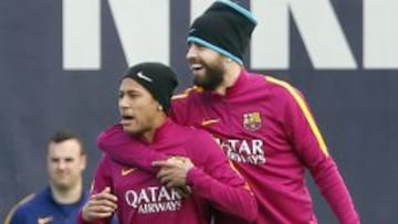 Piqué, con Neymar.