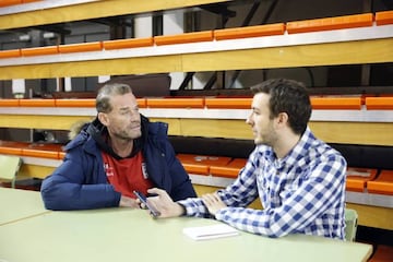 Néstor García, entrenador de Montakit Fuenlabrada, y Mike Maestre, redactor de AS, en un momento de esta entrevista